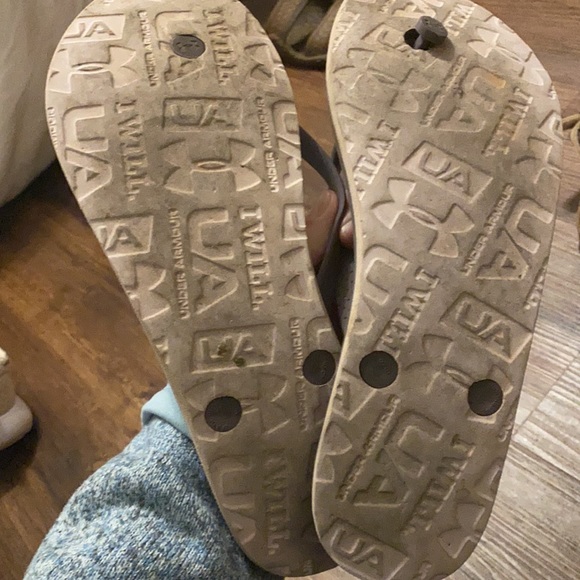 under armour gel flip flops